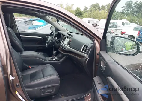 2017 Toyota Highlander Xle z USA, uszkodzony, nr VIN 5TDJZRFH6HS468982